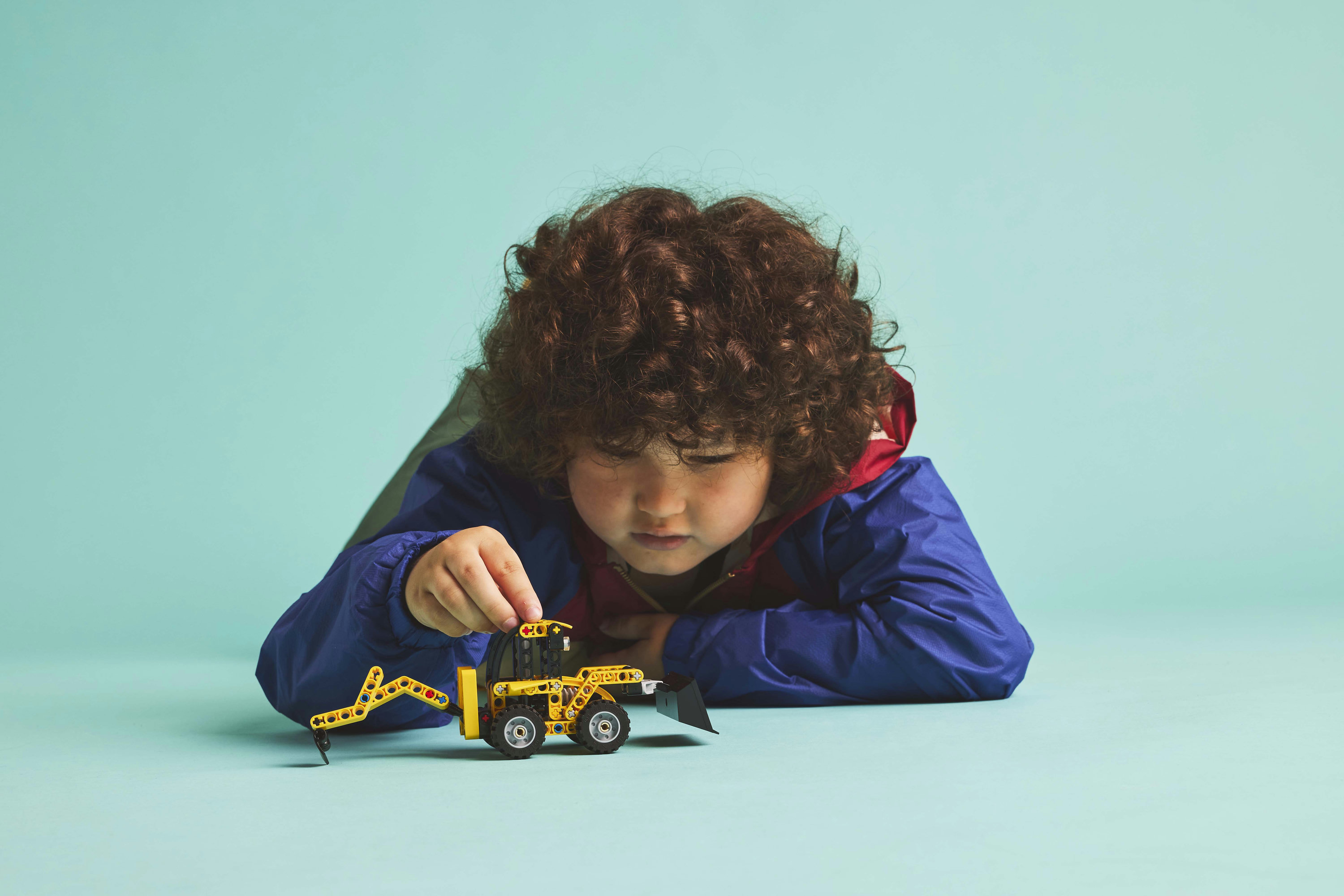 LEGO Technic Scavatrice a Cucchiaia Rovescia, Giochi per Bambini 7+, Veicolo con Escavatore Posteriore, Pala e Stabilizzatori